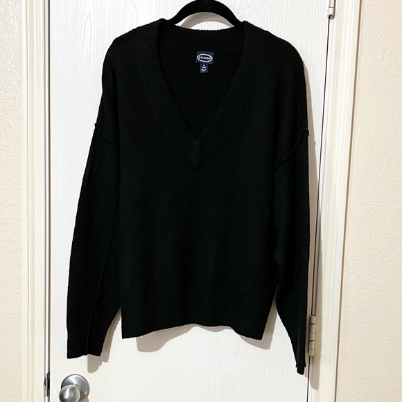 [Scoop] Black V-Neck Pullover Sweater - Picture 2 of 9
